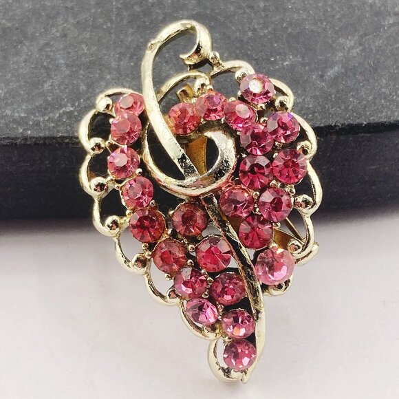 VINTAGE Pink rhinestone and silvery gold tone metal leaf brooch 1950s 1960s pin - Picture 1 of 8